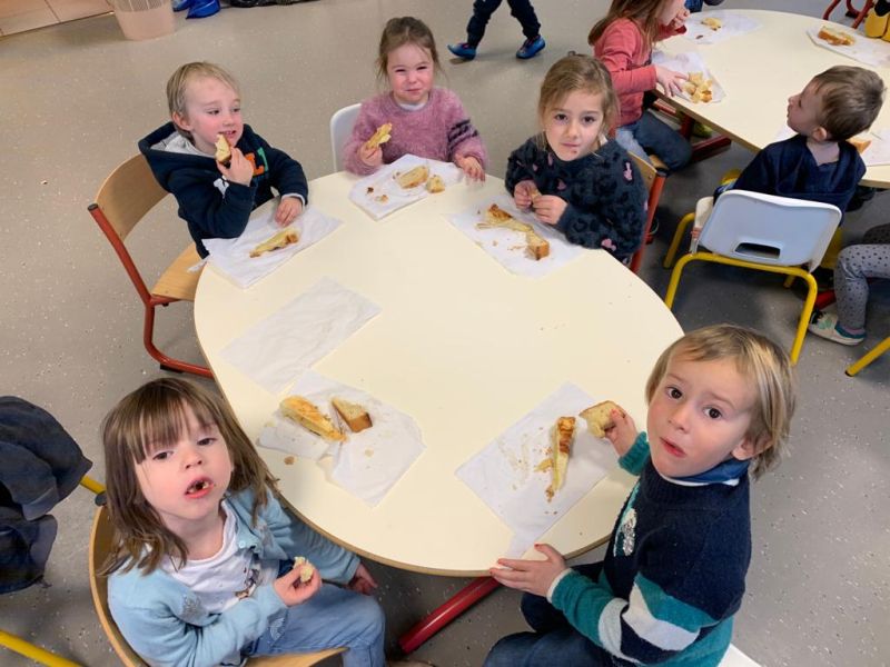 dégustation de la galette-école privée Notre-Dame (Bellevaux)