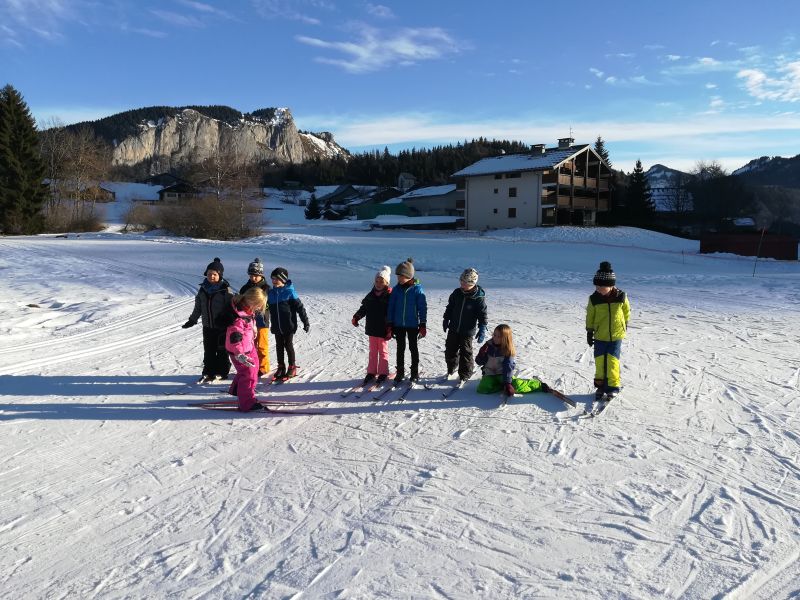 ski de fond primaire- école privée Notre Dame – Bellevaux – 2020 La neige est présente aux Mouilles