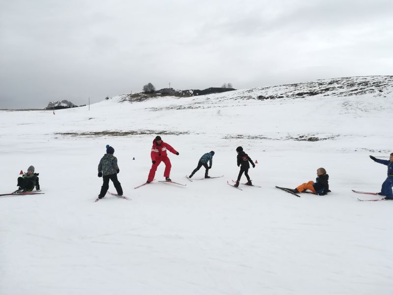 ski de fond primaire- école privée Notre Dame – Bellevaux – 2020 Les CP-CE1 s'amusent au ski de fond (école Notre-Dame)